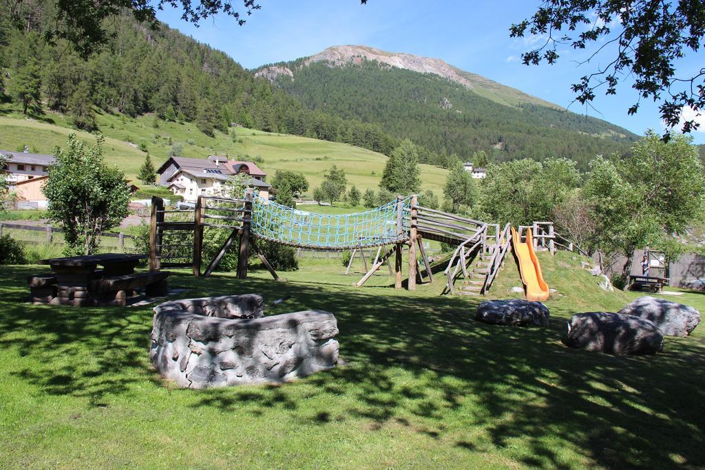 Hotel Al Rom Tschierv Екстериор снимка