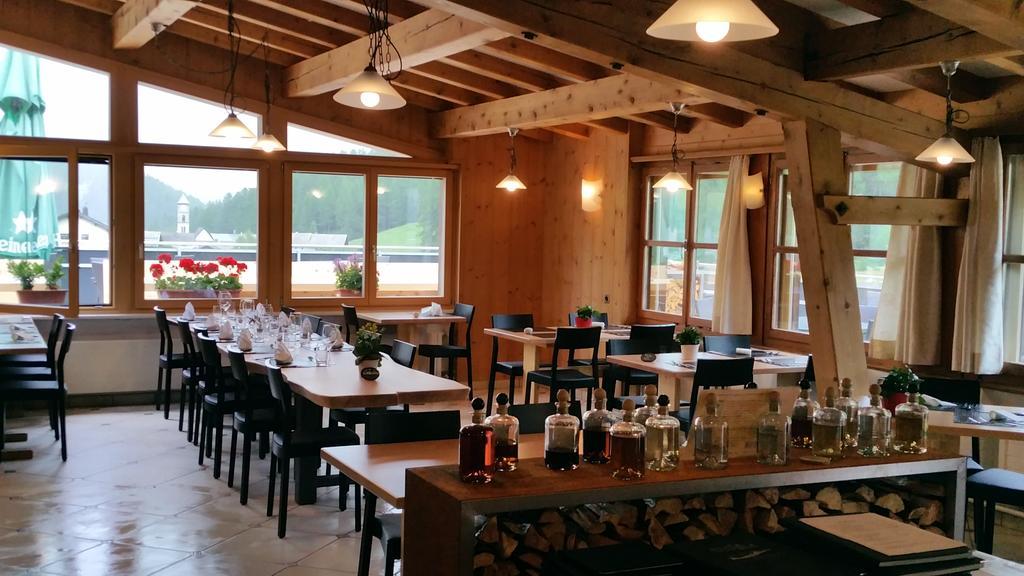 Hotel Al Rom Tschierv Екстериор снимка