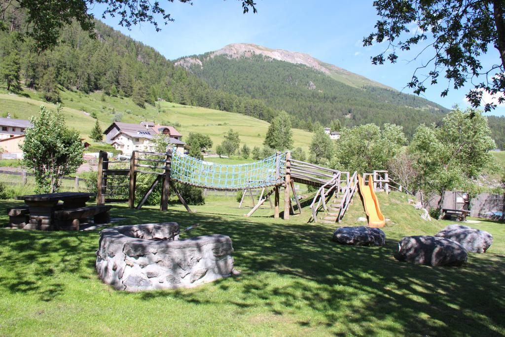 Hotel Al Rom Tschierv Екстериор снимка