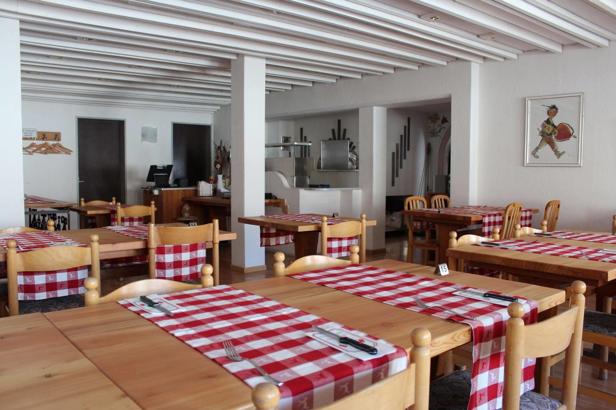 Hotel Al Rom Tschierv Екстериор снимка