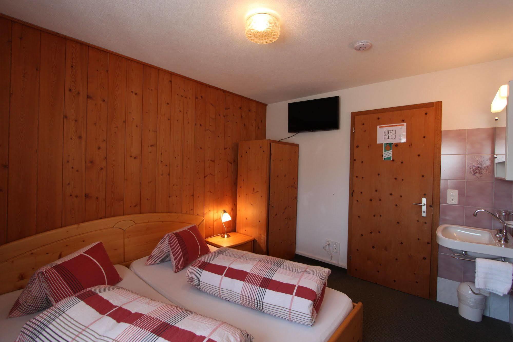 Hotel Al Rom Tschierv Екстериор снимка