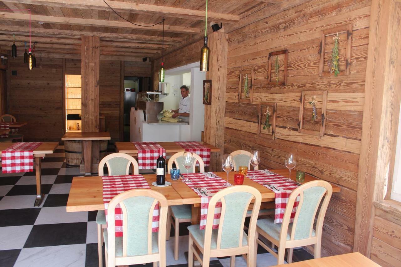 Hotel Al Rom Tschierv Екстериор снимка